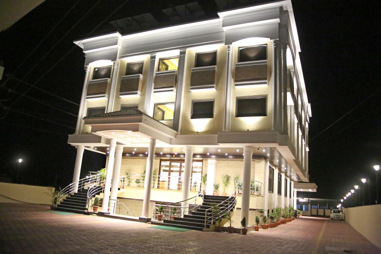 Hotel Lavanya Palace Ratlām 外观 照片