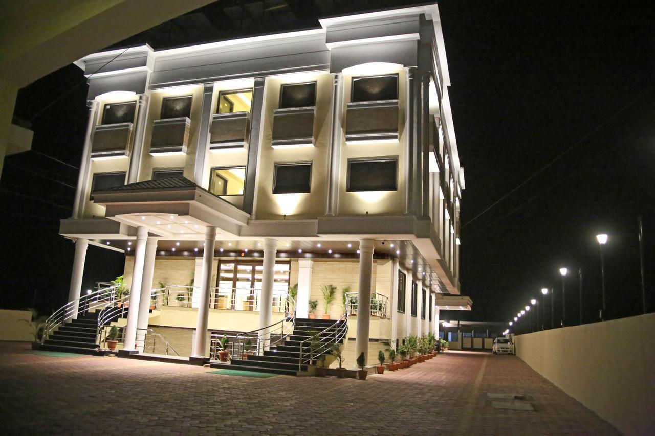 Hotel Lavanya Palace Ratlām 外观 照片