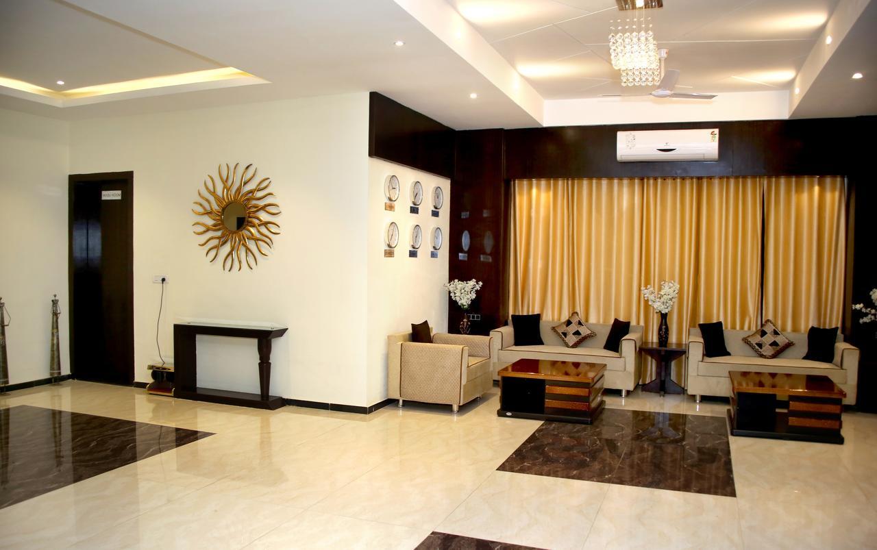 Hotel Lavanya Palace Ratlām 外观 照片