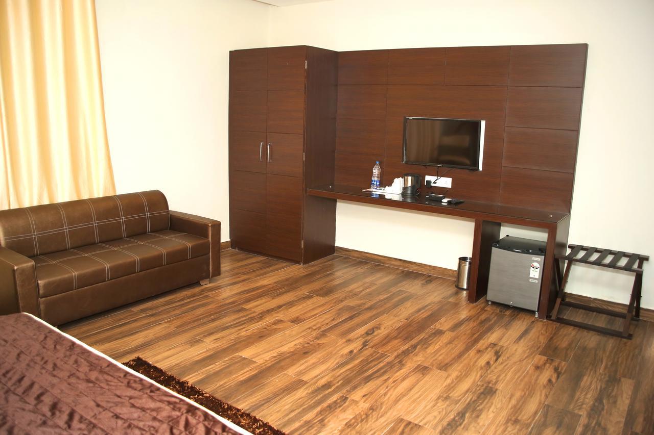 Hotel Lavanya Palace Ratlām 外观 照片