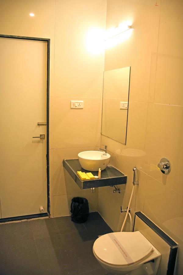 Hotel Lavanya Palace Ratlām 外观 照片