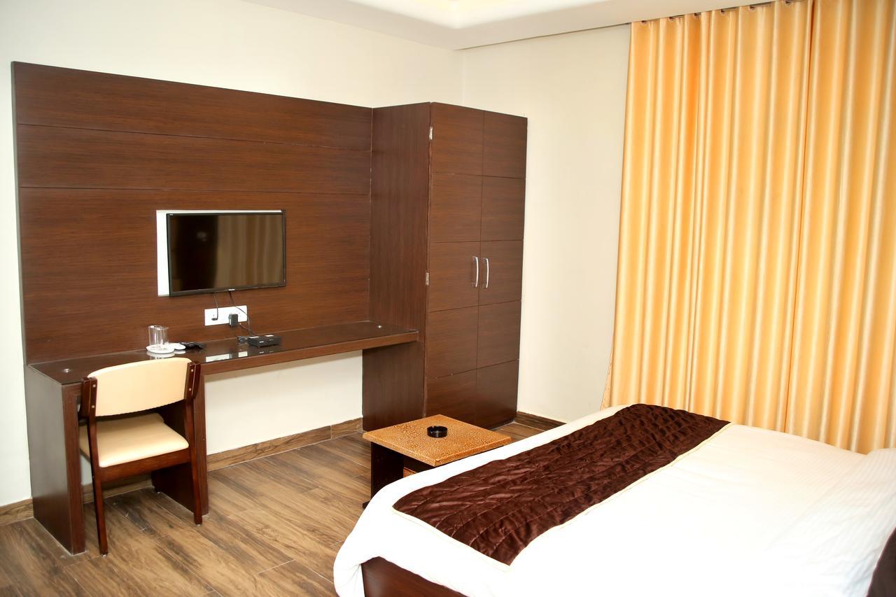 Hotel Lavanya Palace Ratlām 外观 照片