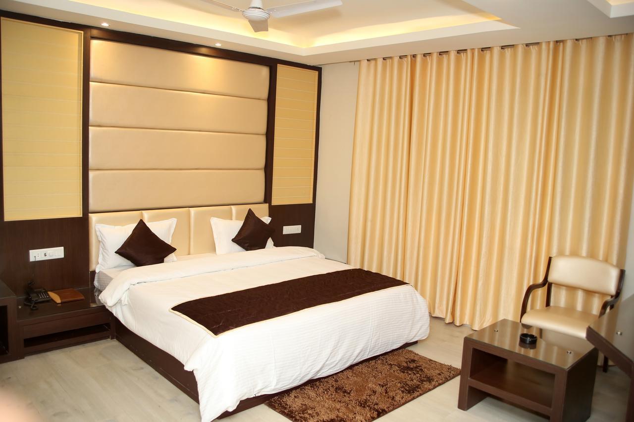 Hotel Lavanya Palace Ratlām 外观 照片